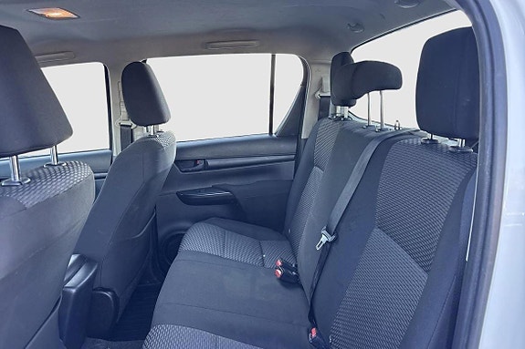 Toyota HiLux 10 of 11