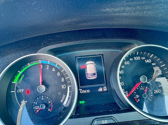 Volkswagen Golf VII 9 of 11