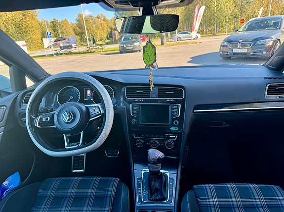 Volkswagen Golf VII 10 of 11