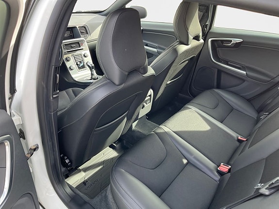 Volvo V60 11 of 15