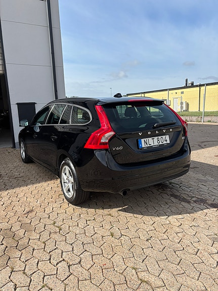 Volvo V60 3 of 6