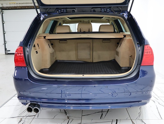 BMW 330i 6 of 20