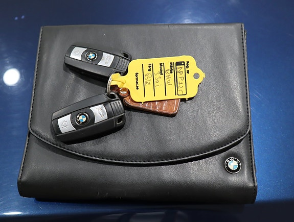 BMW 330i 19 of 20