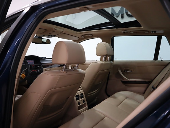 BMW 330i 11 of 20