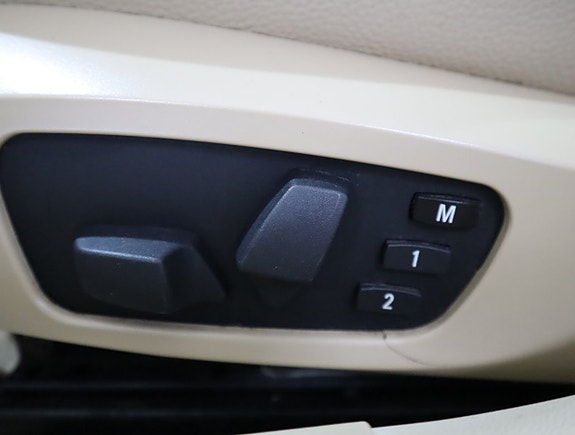 BMW 330i 17 of 20