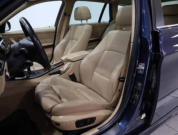 BMW 330i 7 of 20