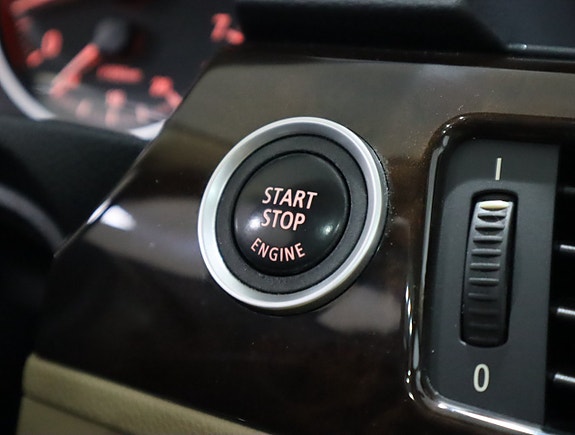 BMW 330i 16 of 20