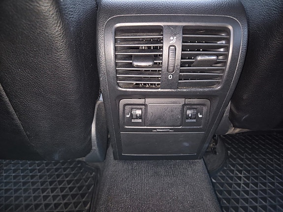 Volkswagen Passat 12 of 16