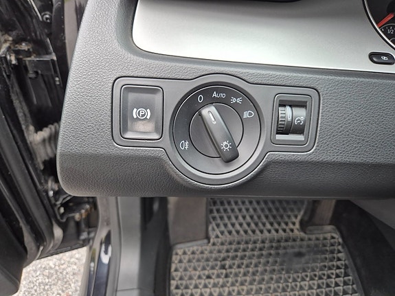 Volkswagen Passat 14 of 16
