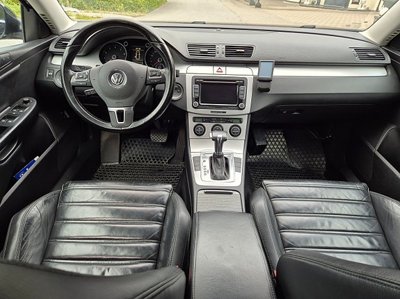 Volkswagen Passat 13 of 16