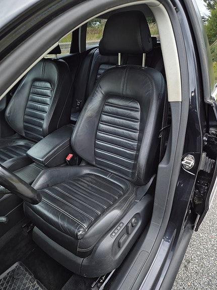 Volkswagen Passat 11 of 16