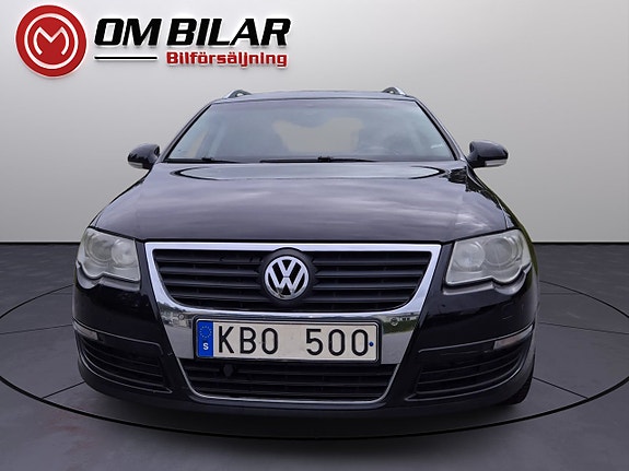 Volkswagen Passat 2 of 16
