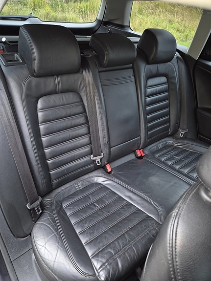 Volkswagen Passat 10 of 16