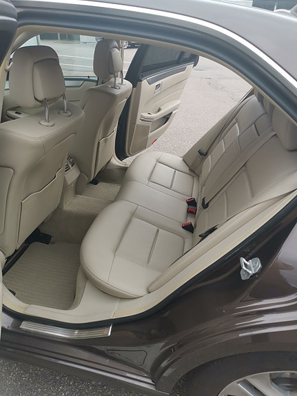Mercedes-Benz E220 3 of 9