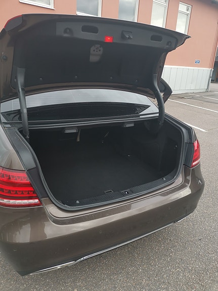 Mercedes-Benz E220 4 of 9