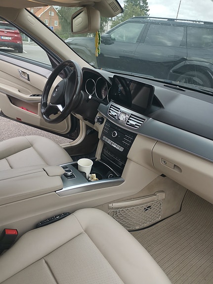 Mercedes-Benz E220 6 of 9