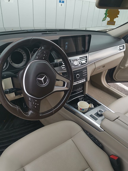 Mercedes-Benz E220 7 of 9