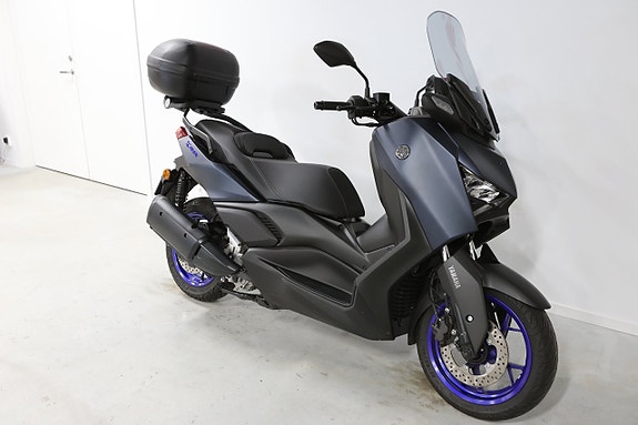 Yamaha X-Max 300 3 of 8