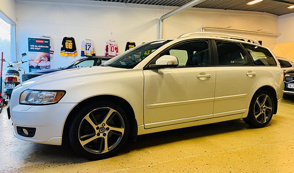 Volvo V50 3 of 22