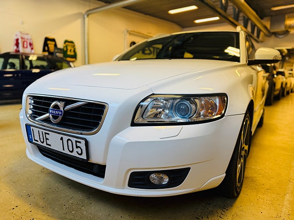 Volvo V50 2 of 22