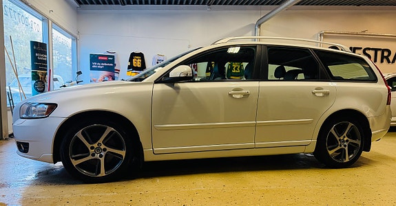 Volvo V50 4 of 22