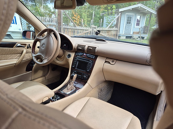 Mercedes-Benz C270 3 of 3