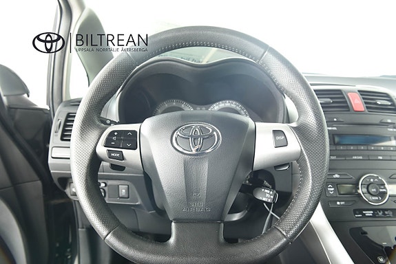 Toyota Auris 8 of 12