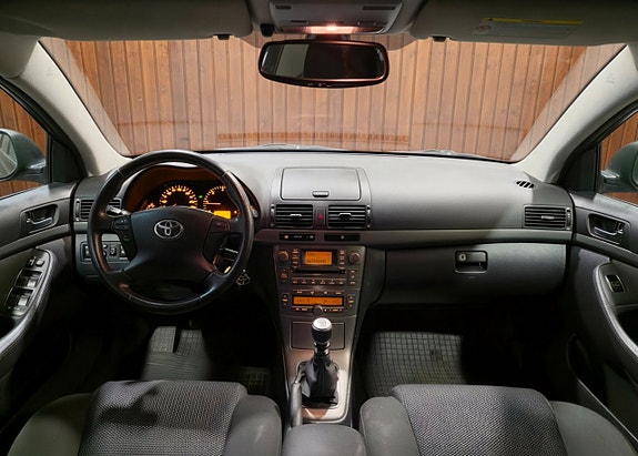 Toyota Avensis 8 of 19