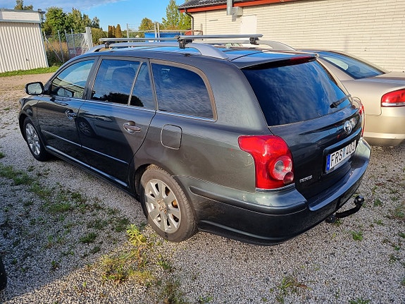 Toyota Avensis 4 of 23