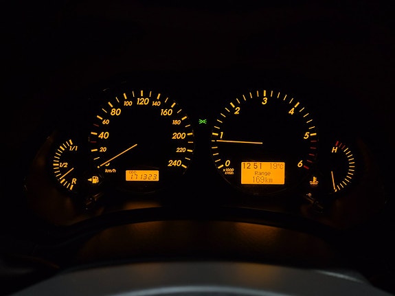 Toyota Avensis 14 of 19