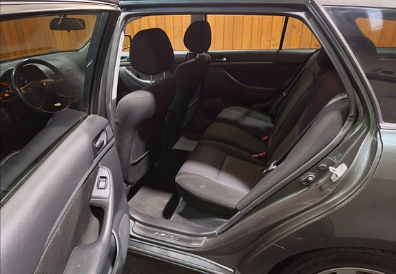 Toyota Avensis 7 of 19