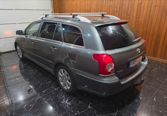 Toyota Avensis 4 of 19