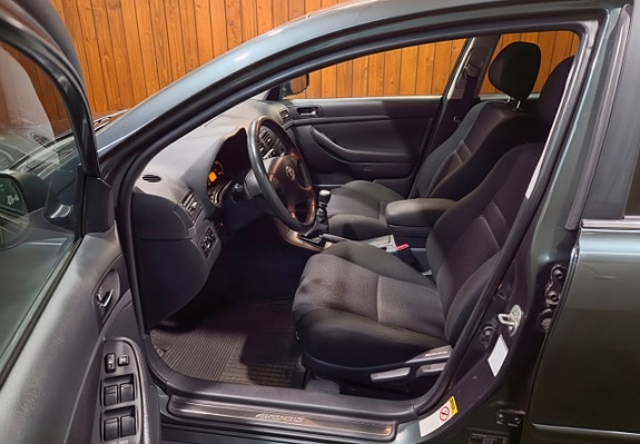 Toyota Avensis 6 of 19