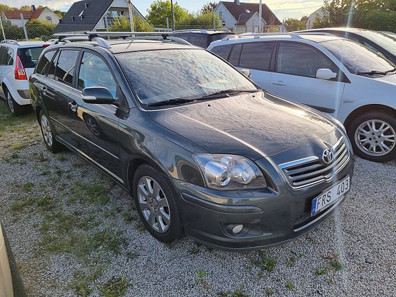 Toyota Avensis 2 of 23