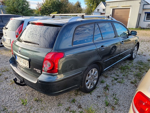 Toyota Avensis 3 of 23