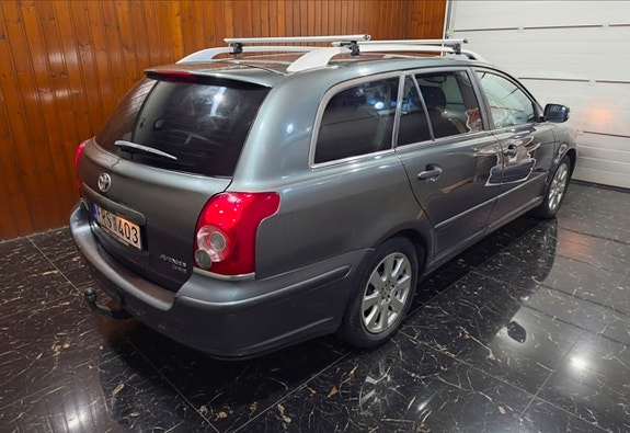 Toyota Avensis 3 of 19