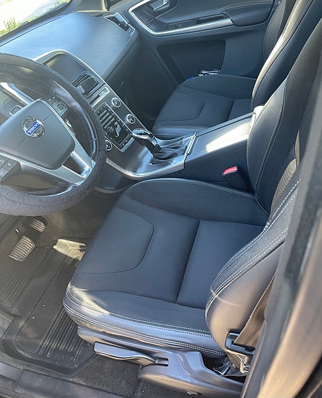 Volvo XC60 11 of 16