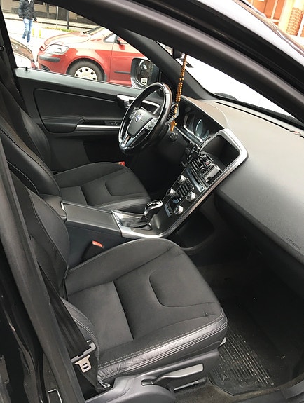 Volvo XC60 7 of 16