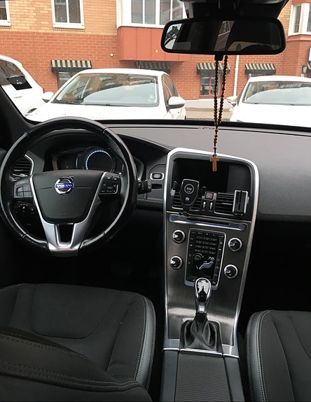 Volvo XC60 6 of 16