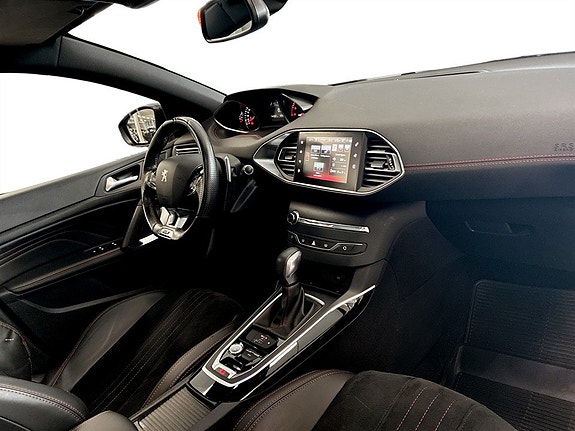 Peugeot 308 12 of 16