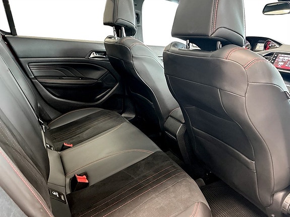 Peugeot 308 13 of 16