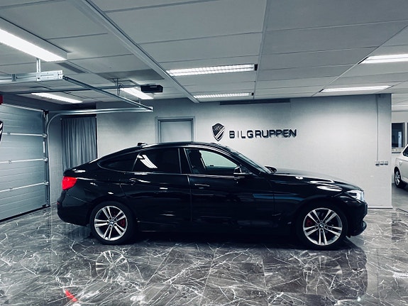 BMW 330i 3 of 27