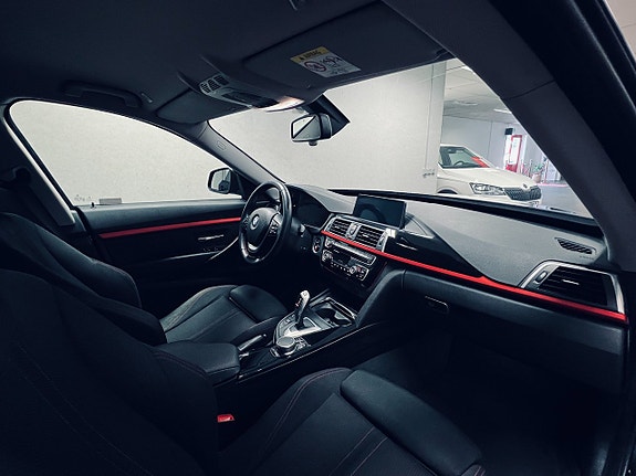 BMW 330i 10 of 27