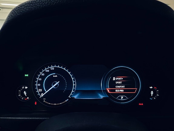 BMW 330i 16 of 27