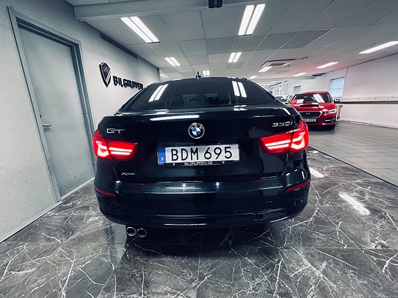 BMW 330i 5 of 27