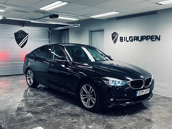 BMW 330i 2 of 27