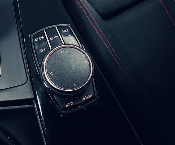 BMW 330i 23 of 27