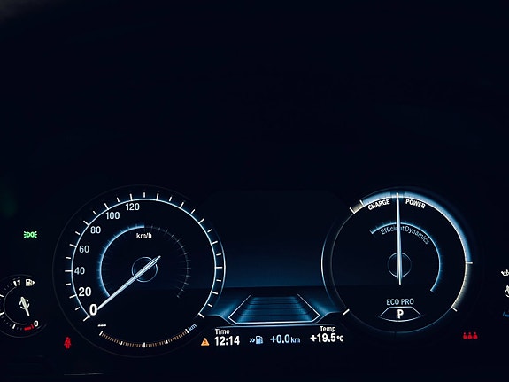 BMW 330i 18 of 27