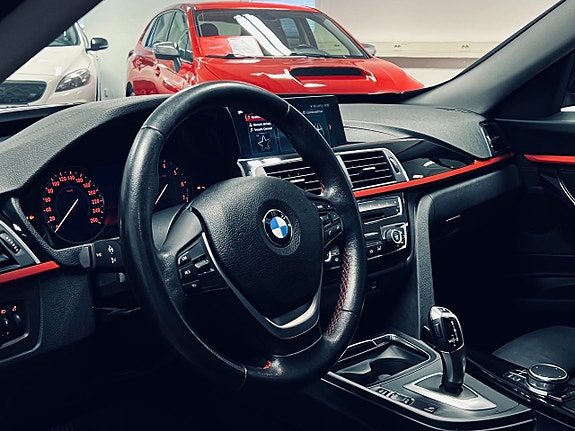 BMW 330i 13 of 27