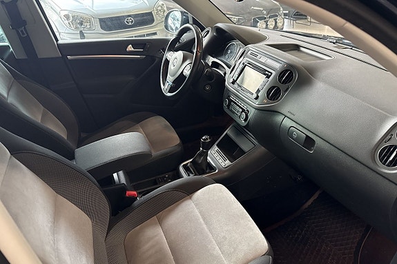 Volkswagen Tiguan 12 of 25